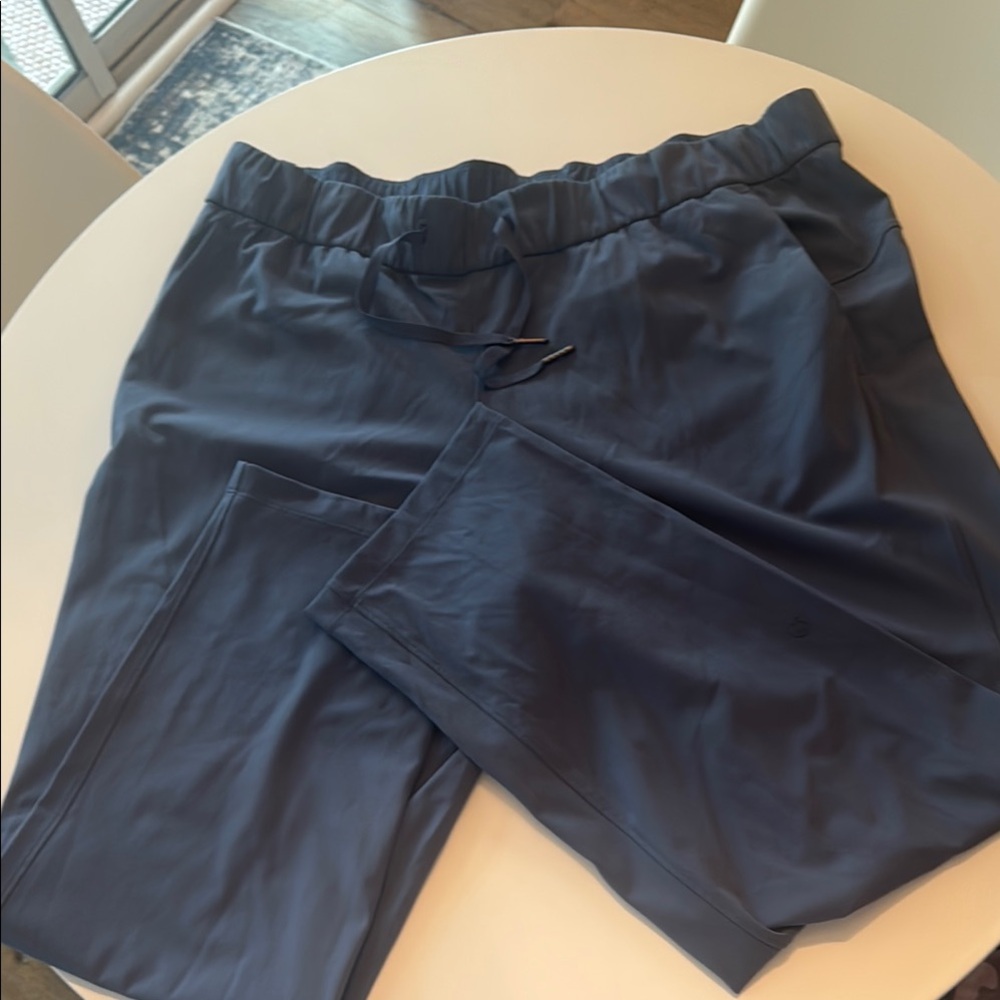 Lululemon size 14 crop pants